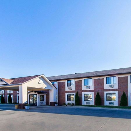 Quality Inn & Suites Ottumwa North Εξωτερικό φωτογραφία