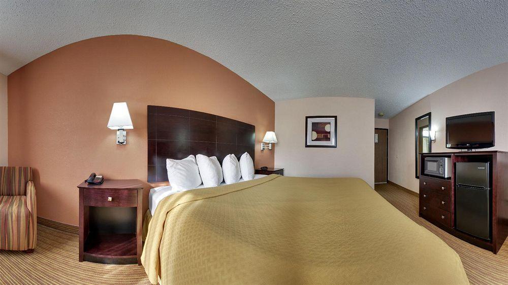 Quality Inn & Suites Ottumwa North Εξωτερικό φωτογραφία