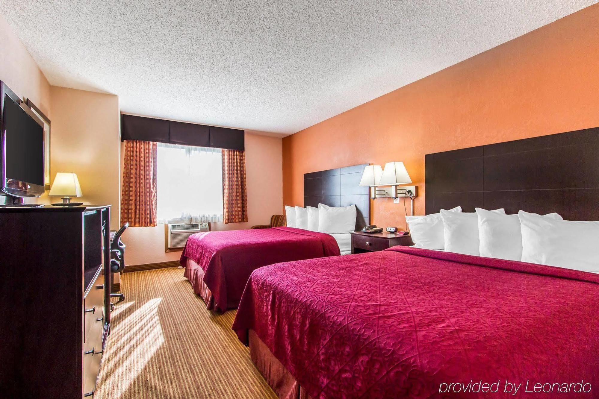 Quality Inn & Suites Ottumwa North Εξωτερικό φωτογραφία