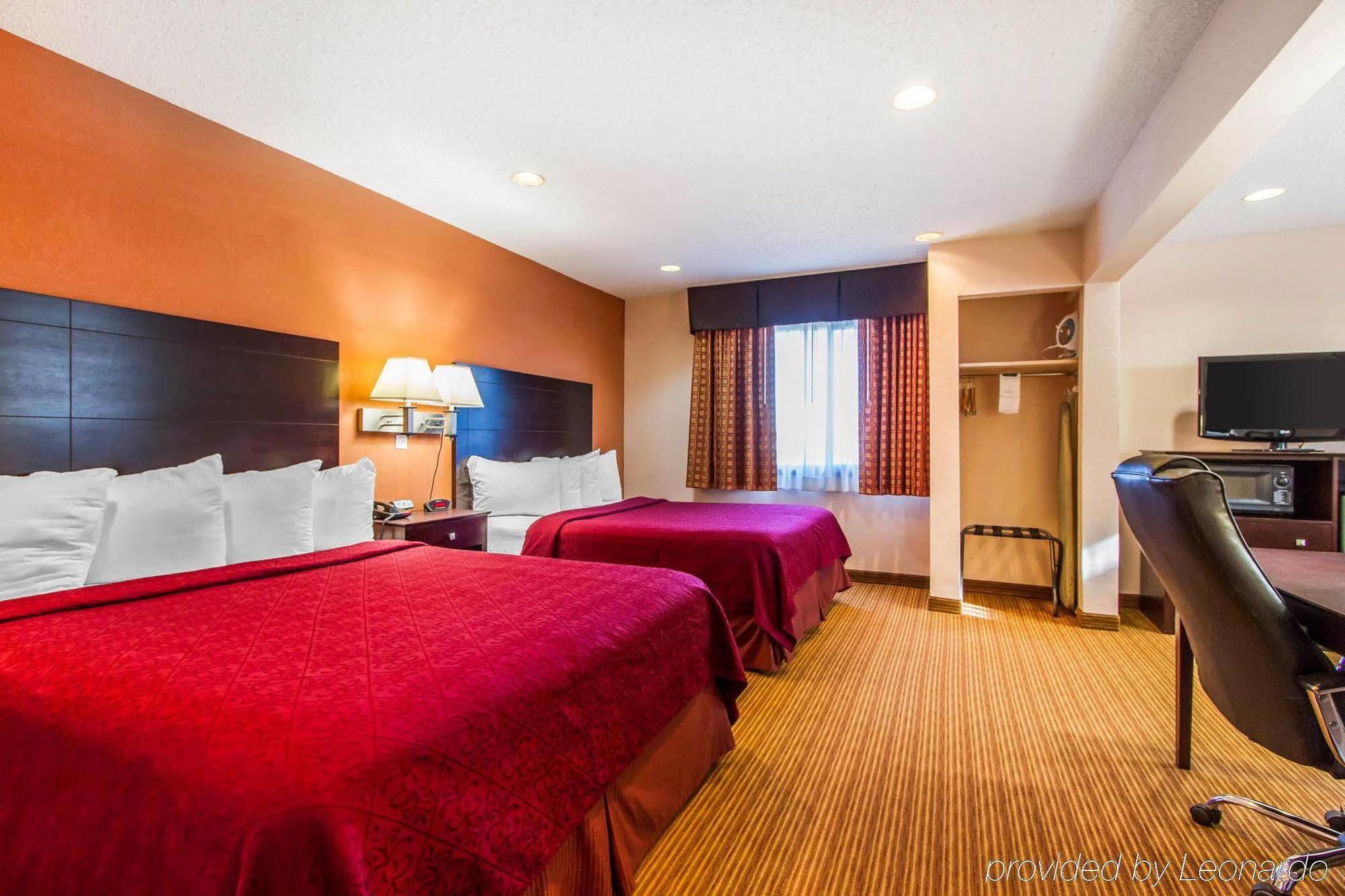 Quality Inn & Suites Ottumwa North Εξωτερικό φωτογραφία
