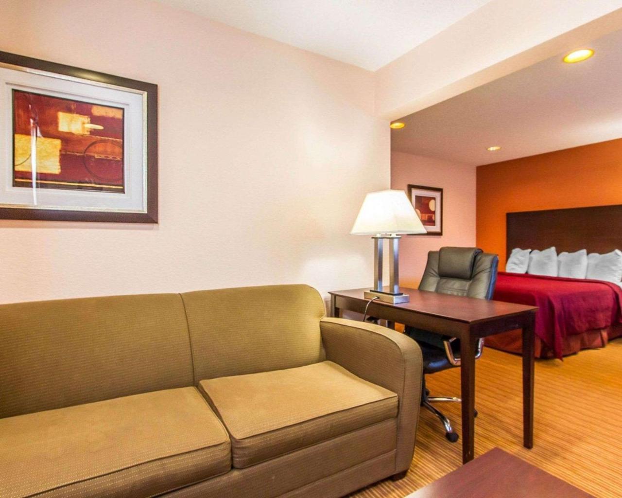 Quality Inn & Suites Ottumwa North Εξωτερικό φωτογραφία