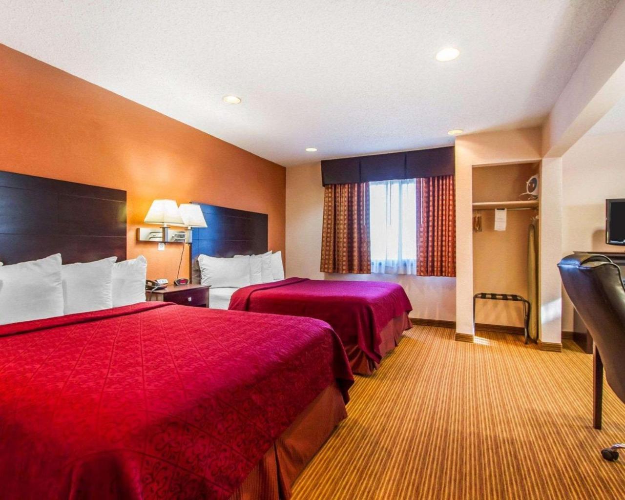 Quality Inn & Suites Ottumwa North Εξωτερικό φωτογραφία