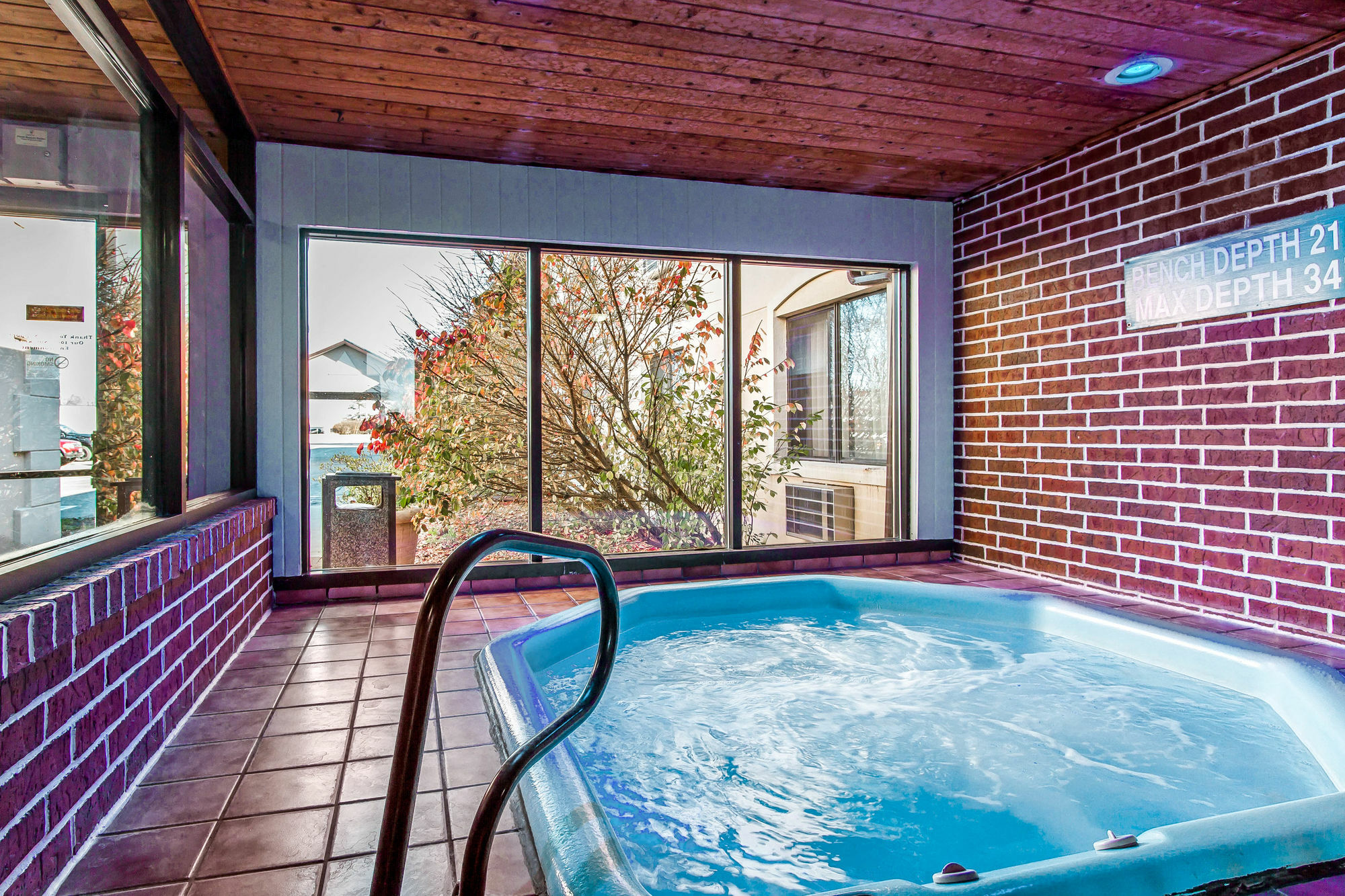 Quality Inn & Suites Ottumwa North Εξωτερικό φωτογραφία